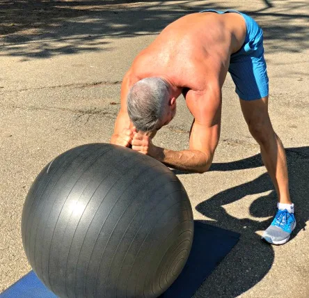 12 Stability Ball Workouts： Boost Balance and Agility Effortlessly